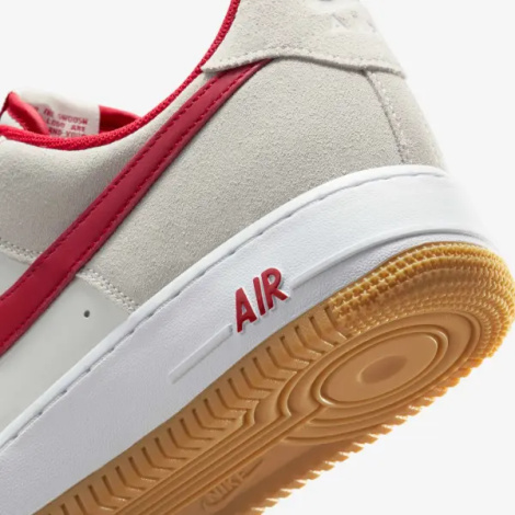 Кросівки Nike AIR FORCE 1 '07 LV8 бежево-червоні IB6388-101