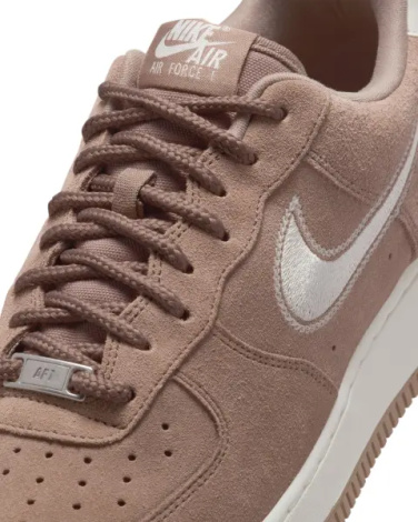 Кросівки Nike AIR FORCE 1 '07 LV8 коричнево-білі HJ4465-200