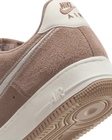 Кросівки Nike AIR FORCE 1 '07 LV8 коричнево-білі HJ4465-200