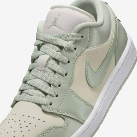 Кросівки жіночі Nike AIR JORDAN 1 LOW SE м'ятно-бежеві HF4078-100