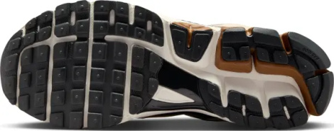 Кросівки Nike ZOOM VOMERO 5 коричнево-бежево-чорні HF1553-202