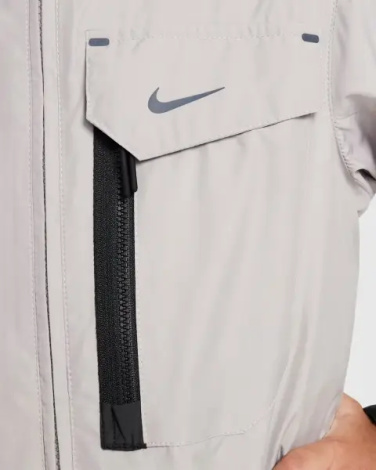 Куртка подростковая Nike SPORTSWEAR CITY UTILITY светло-серая FZ4905-009
