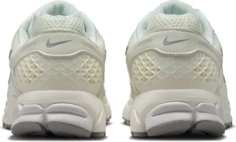 Кросівки Nike ZOOM VOMERO 5 світло-сірі FB9149-103