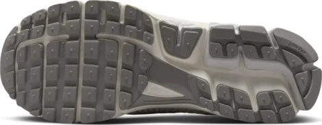 Кросівки Nike ZOOM VOMERO 5 світло-сірі FB9149-103