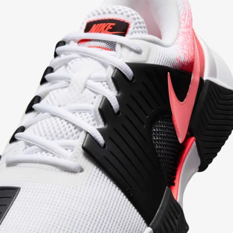 Кросівки тенісні Nike ZOOM GP CHALLENGE 1 HARD біло-чорно-коралові FB3147-102
