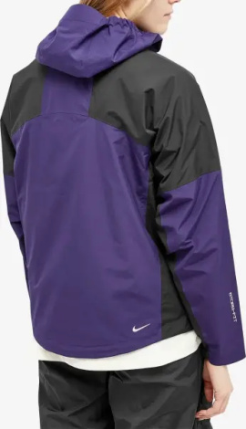 Ветровка женская Nike ACG STORM-FIT WATER-RESISTANT LIGHTWEIGHT фиолетово-черная DV9522-555