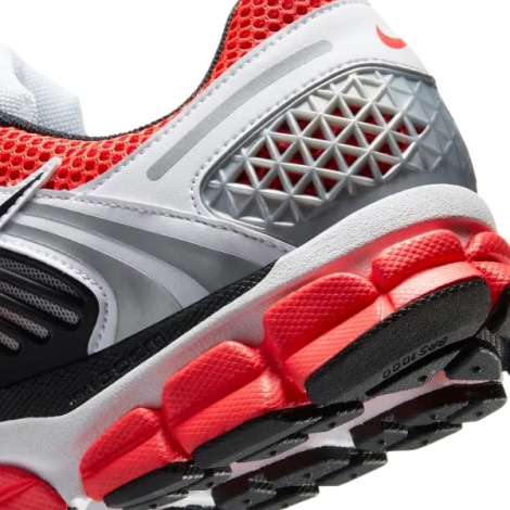 Кроссовки Nike ZOOM VOMERO 5 SE красно-серебряно-черные CZ8667-600