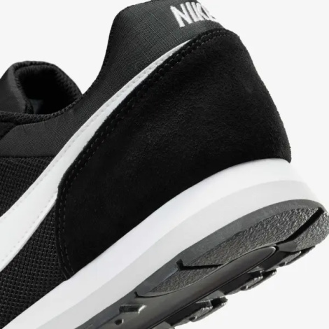 Кросівки жіночі Nike MD RUNNER 2 чорно-білі 749869-018