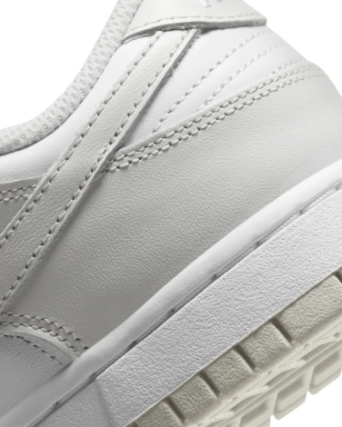 Кросівки жіночі Nike DUNK LOW світло-сіро-білі DD1503-103