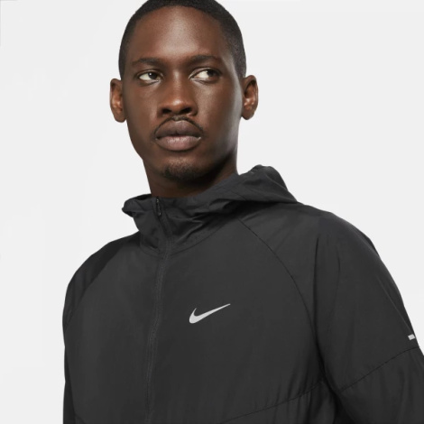 Вітровка Nike M NK RPL MILER JKT чорна DD4746-010