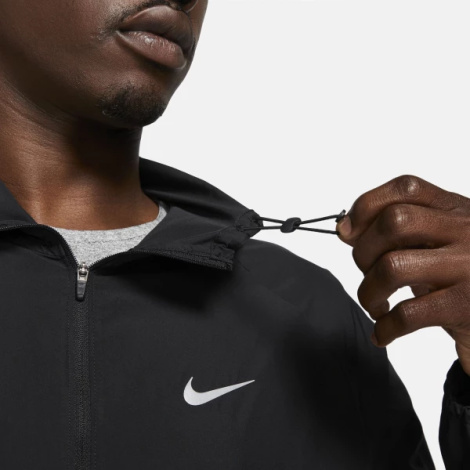 Вітровка Nike M NK RPL MILER JKT чорна DD4746-010