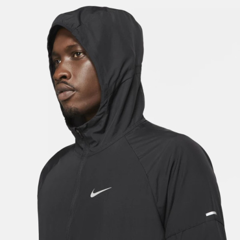 Вітровка Nike M NK RPL MILER JKT чорна DD4746-010