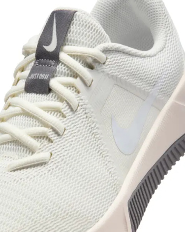 Кросівки для тренувань жіночі Nike MC TRAINER 3 кремово-сірі FQ1830-120