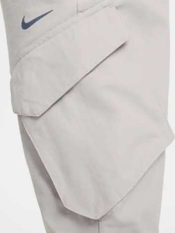 Спортивні штани підліткові Nike SPORTSWEAR CITY UTILITY CARGO світло-сірі FZ4904-009