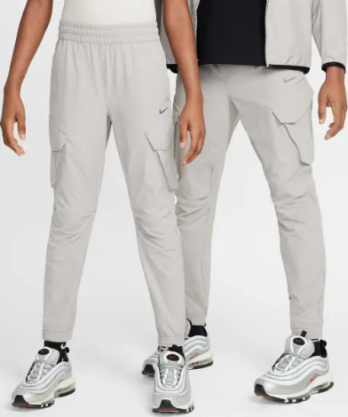 Спортивні штани підліткові Nike SPORTSWEAR CITY UTILITY CARGO світло-сірі FZ4904-009