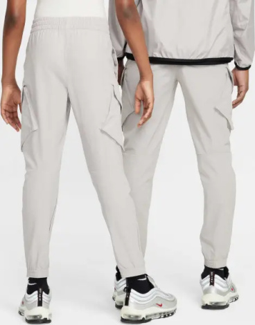 Спортивні штани підліткові Nike SPORTSWEAR CITY UTILITY CARGO світло-сірі FZ4904-009