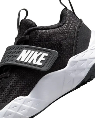 Кросівки дитячі Nike TEAM HUSTLE D 12 (PS) чорно-білі HF6280-002