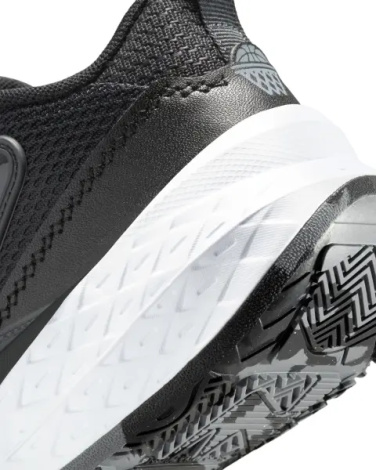Кросівки дитячі Nike TEAM HUSTLE D 12 (PS) чорно-білі HF6280-002