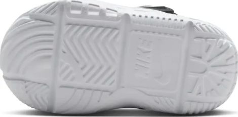 Кроссовки детские Nike TEAM HUSTLE D 12 (TD) черно-белые HF6281-002
