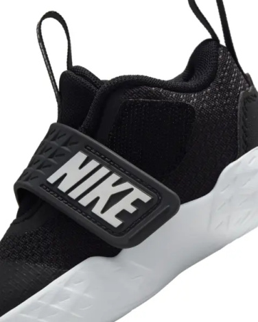Кроссовки детские Nike TEAM HUSTLE D 12 (TD) черно-белые HF6281-002