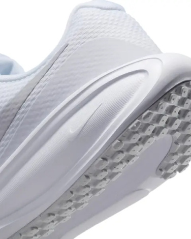 Кроссовки беговые женские Nike REVOLUTION 8 белые HJ8485-101