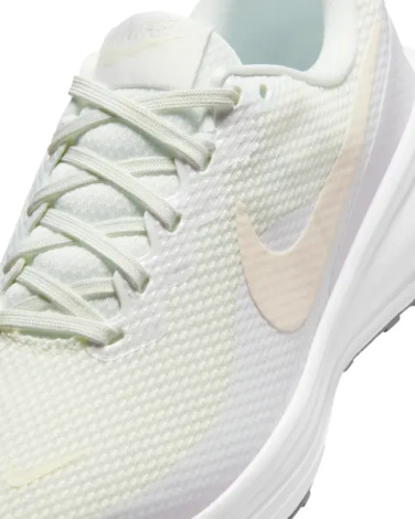 Кросівки бігові жіночі Nike REVOLUTION 8 молочно-білі HJ8485-105