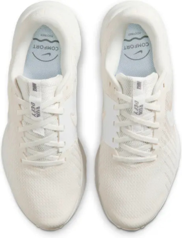 Кросівки бігові жіночі Nike RUN DEFY кремові HM9593-107