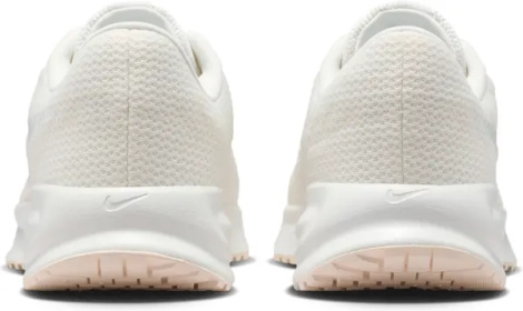 Кросівки бігові жіночі Nike RUN DEFY кремові HM9593-107