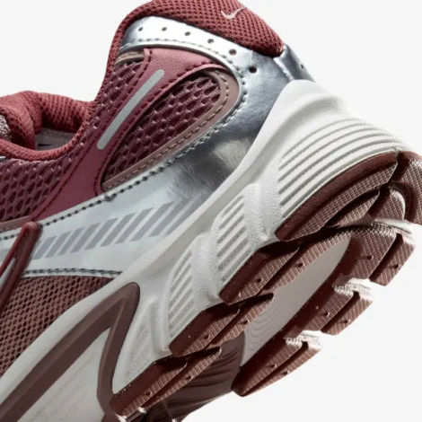 Кросівки жіночі Nike V5 RNR бордово-срібні HQ7901-200