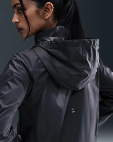 Ветровка для бега женская Nike TEMPO REPEL черная HV5769-010