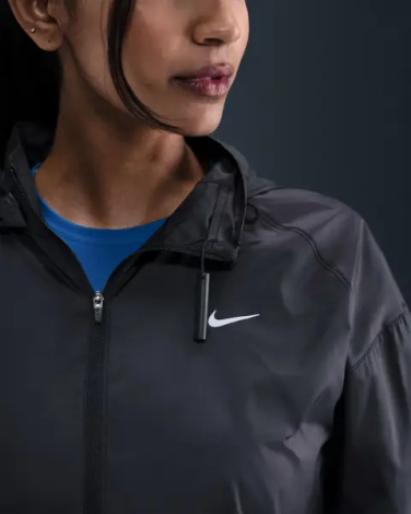 Ветровка для бега женская Nike TEMPO REPEL черная HV5769-010