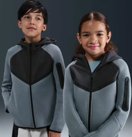 Толстовка підліткова Nike SPORTSWEAR TECH FLEECE димчасто-сіро-чорна HV5867-060