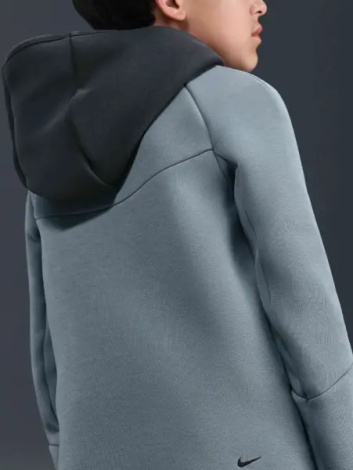 Толстовка підліткова Nike SPORTSWEAR TECH FLEECE димчасто-сіро-чорна HV5867-060