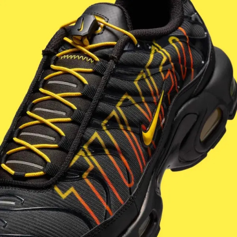 Кросівки Nike AIR MAX PLUS чорно-жовто-помаранчеві IH4459-010