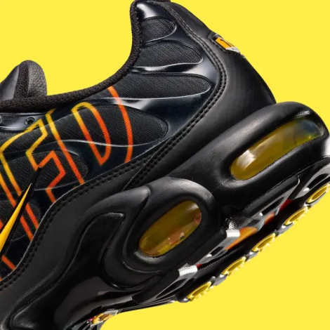 Кросівки Nike AIR MAX PLUS чорно-жовто-помаранчеві IH4459-010