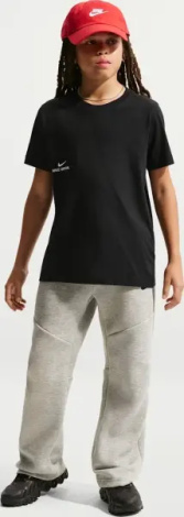 Футболка подростковая Nike SPORTSWEAR черная II0392-010