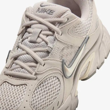 Кросівки жіночі Nike V5 RNR світло-коричневі II6294-201