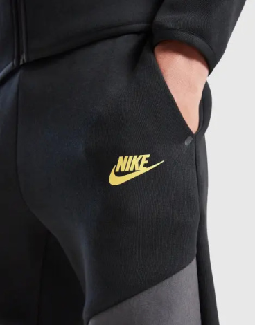 Спортивний костюм підлітковий Nike SPORTSWEAR TECH FLEECE чорно-темно-сіро-жовтий IO1285-010__IO1286-010
