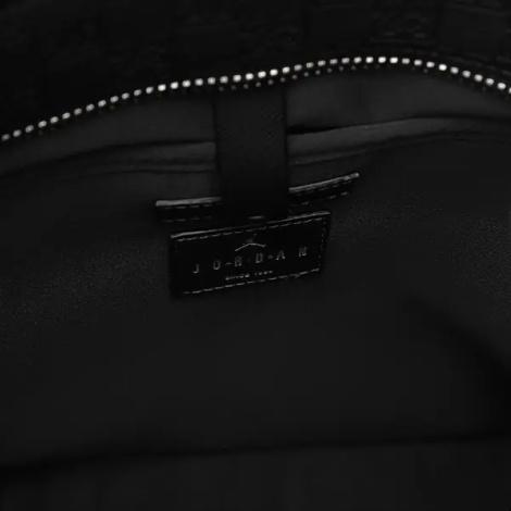 Сумка через плечо Nike JORDAN MONOGRAM TOTE BAG 17L черная MM0990-G0T