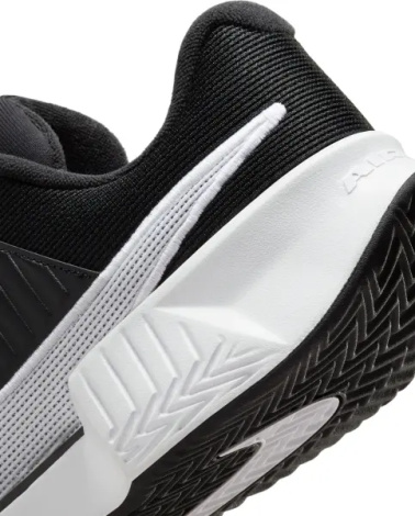 Кросівки тенісні Nike ZOOM GP CHALLENGE PRO CLAY чорно-білі FJ7767-001