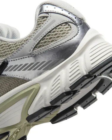 Кроссовки женские Nike V5 RNR оливково-серебряно-серые HQ7901-301