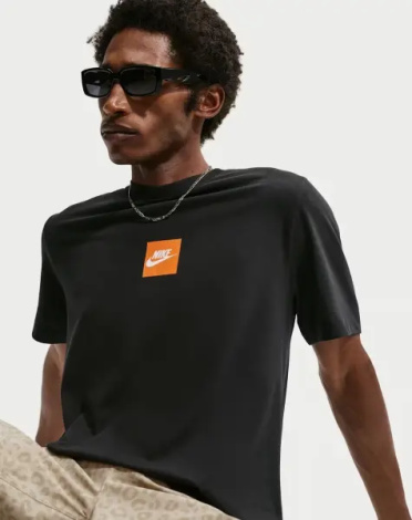 Футболка Nike SPORTSWEAR чорна IR4972-010