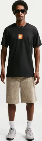 Футболка Nike SPORTSWEAR чорна IR4972-010