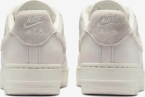 Кросівки жіночі Nike AIR FORCE 1 '07 бежеві IQ0275-030