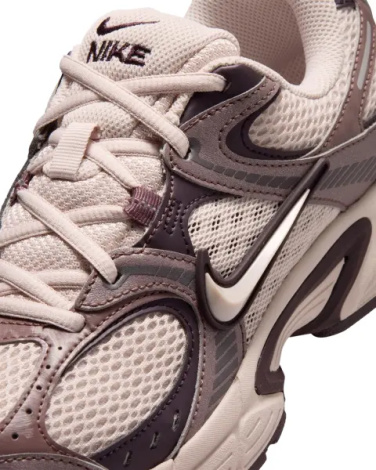 Кроссовки женские Nike V5 RNR SE светло-розово-коричневые IO0464-600