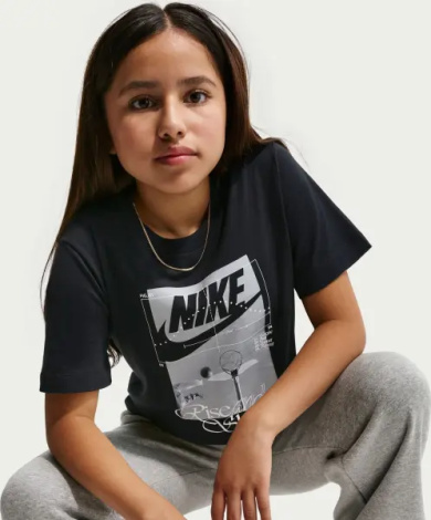 Футболка підліткова Nike SPORTSWEAR чорна II0385-010