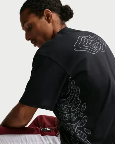 Футболка Nike SPORTSWEAR чорна IH1165-010