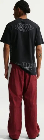 Футболка Nike SPORTSWEAR чорна IH1165-010