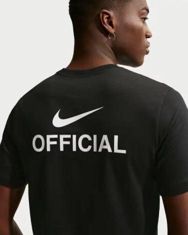 Футболка Nike SPORTSWEAR черная IH1143-010