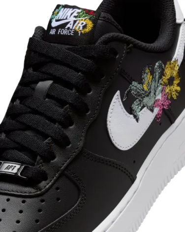 Кроссовки женские Nike AIR FORCE 1 '07 PREMIUM 'FLOWERS' черно-белые IB6644-001
